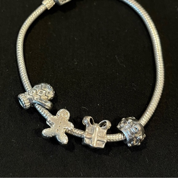 Chamilia Christmas charms set of 4 - gingerbread man, ornament, gift box, mitten - Picture 4 of 7